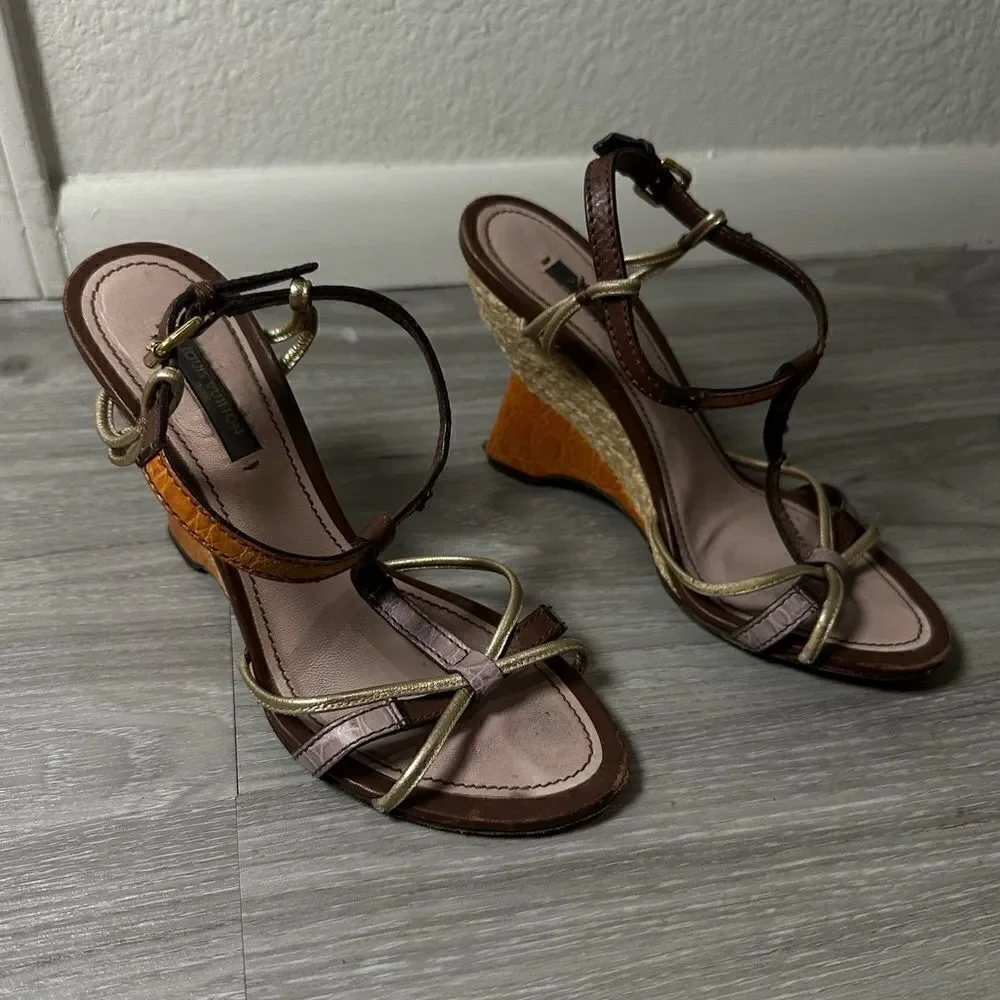 Louis Vuitton Wedges size 35 1/2